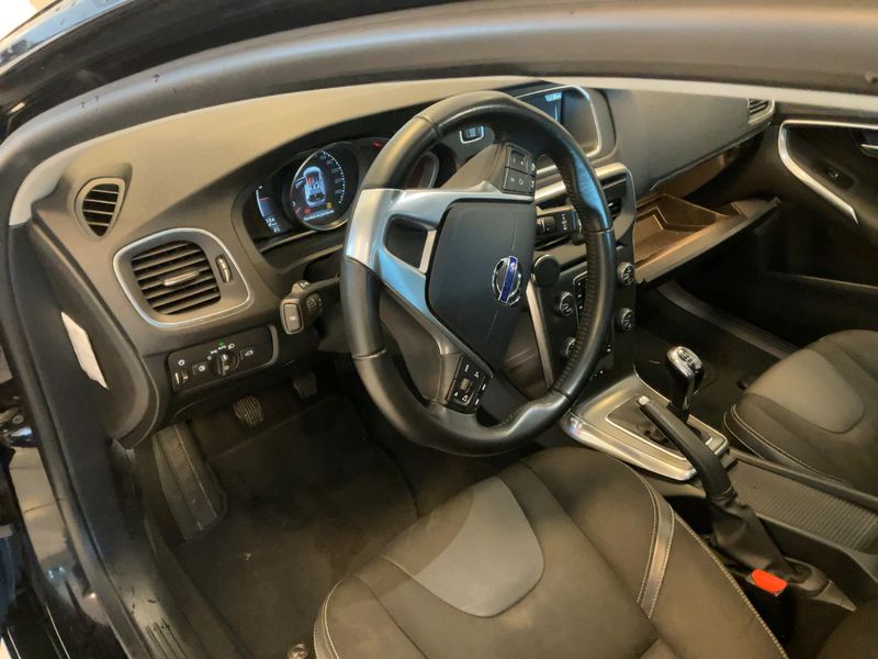 Volvo V40 2.0 T2 Momentum 2016 – снимка 17