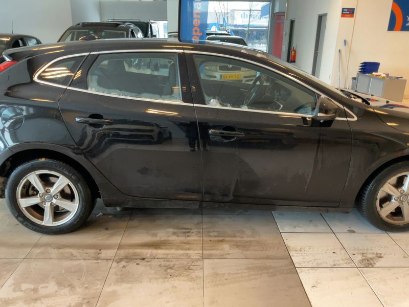 Volvo V40 2.0 T2 Momentum 2016 – снимка 10
