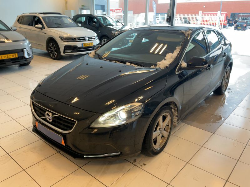 Volvo V40 2.0 T2 Momentum 2016 – снимка 1