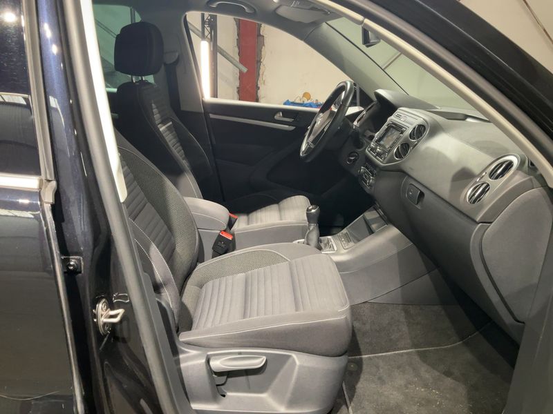 Volkswagen Tiguan 2.0 TDI Sport & Style 4Motion 2015 – снимка 16