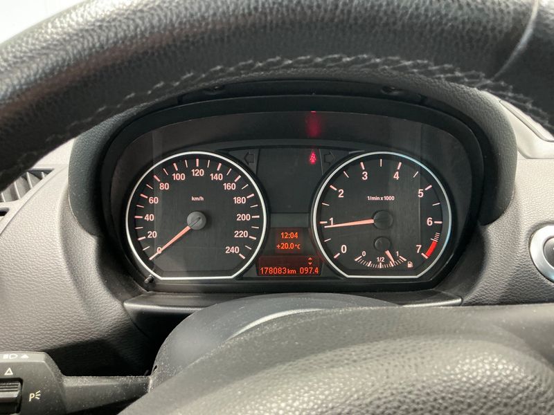BMW 1er 118i 2010 – снимка 4