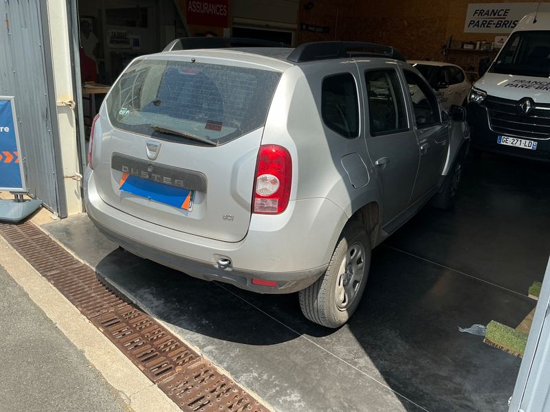 Dacia Duster 1.5 dCi Laureate 4x2 2011 – снимка 2