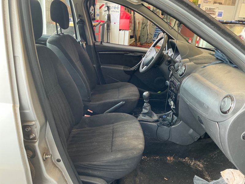Dacia Duster 1.5 dCi Laureate 4x2 2011 – снимка 3