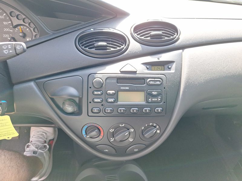 Ford Focus 1.4 Basis 1999 – снимка 13