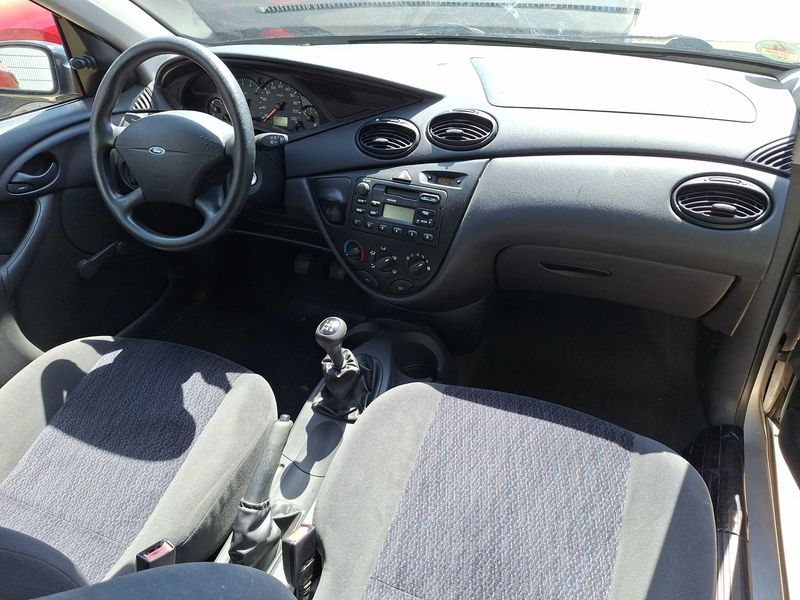 Ford Focus 1.4 Basis 1999 – снимка 11