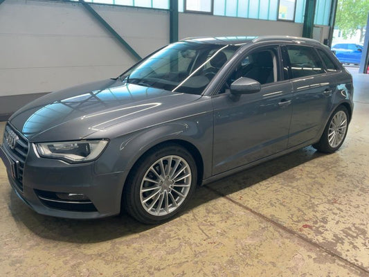 Audi A3 Sportback 2.0 TDI Ambition 2014 – снимка 2