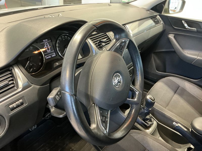 Skoda Rapid Spaceback 1.2 TSI Ambition 2014 – снимка 31