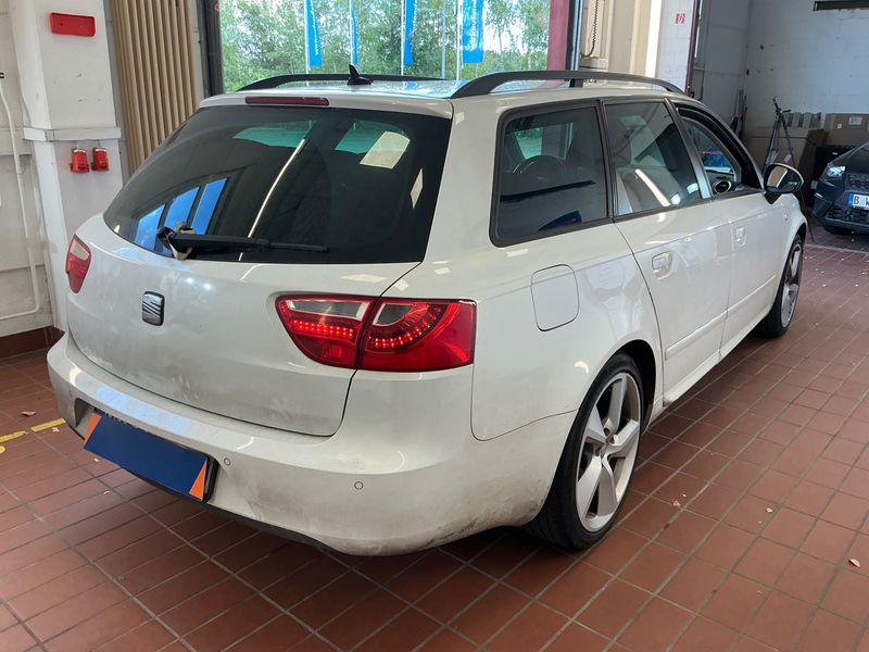 Seat Exeo 2.0 TDI Sport 2013 – снимка 2