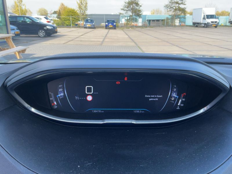 Peugeot 5008 1.2 PureTech Active 2017 – снимка 18