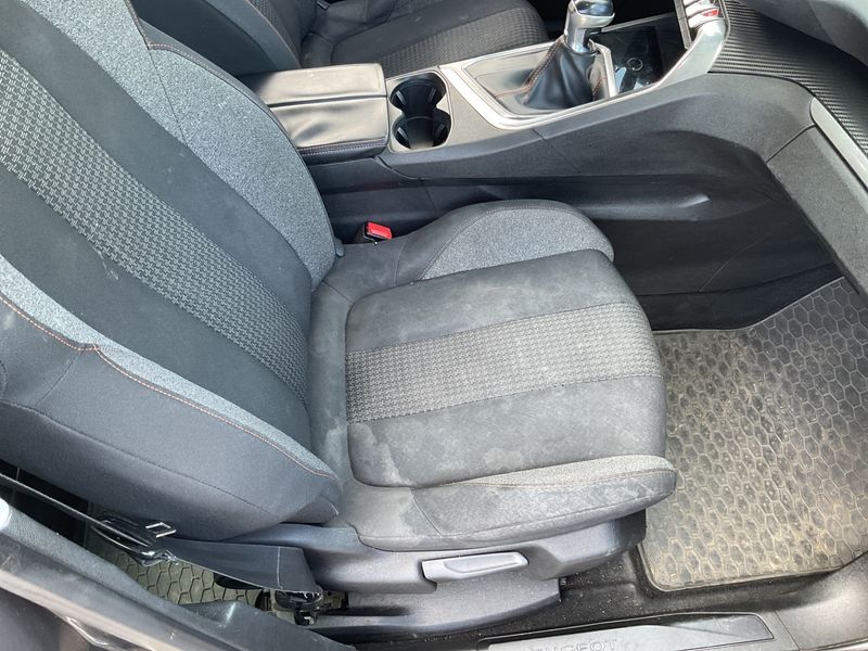 Peugeot 5008 1.2 PureTech Active 2017 – снимка 22