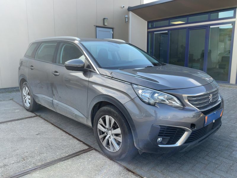 Peugeot 5008 1.2 PureTech Active 2017 – снимка 12