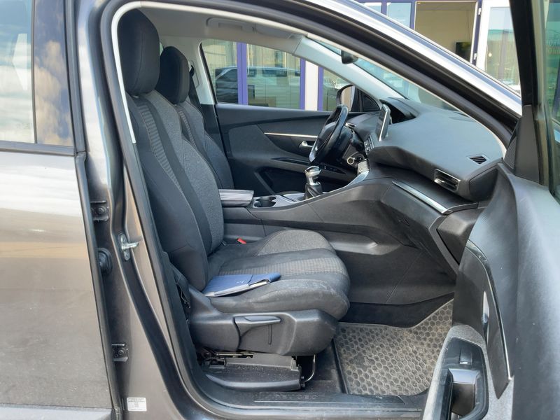 Peugeot 5008 1.2 PureTech Active 2017 – снимка 16