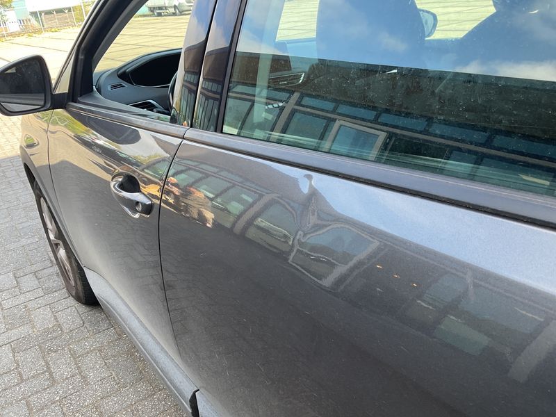 Peugeot 5008 1.2 PureTech Active 2017 – снимка 31