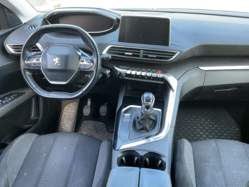 Peugeot 5008 1.2 PureTech Active 2017 – снимка 17