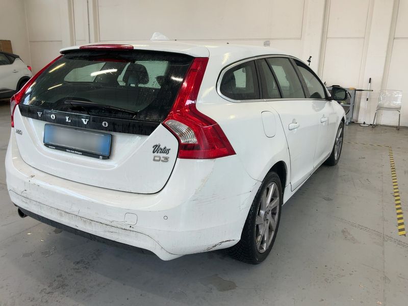 Volvo V60 2.0 D3 Momentum 2013 – снимка 8