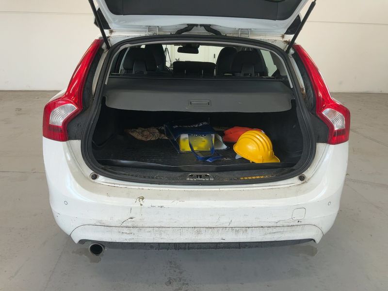 Volvo V60 2.0 D3 Momentum 2013 – снимка 15