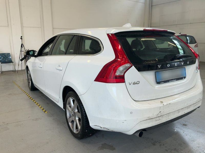 Volvo V60 2.0 D3 Momentum 2013 – снимка 6