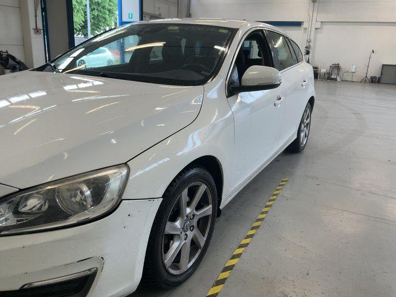 Volvo V60 2.0 D3 Momentum 2013 – снимка 2