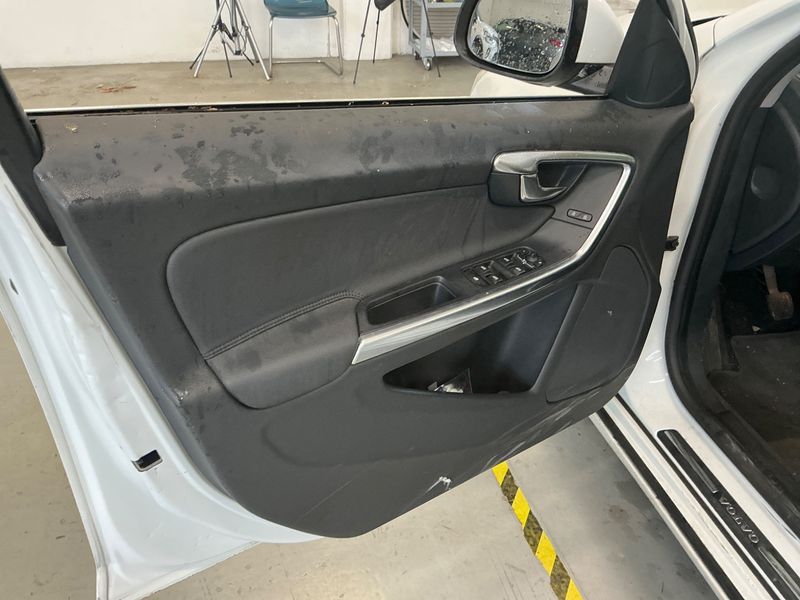 Volvo V60 2.0 D3 Momentum 2013 – снимка 25