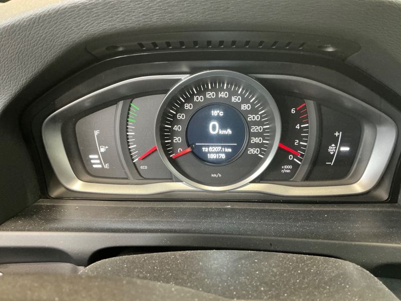 Volvo V60 2.0 D3 Momentum 2013 – снимка 18