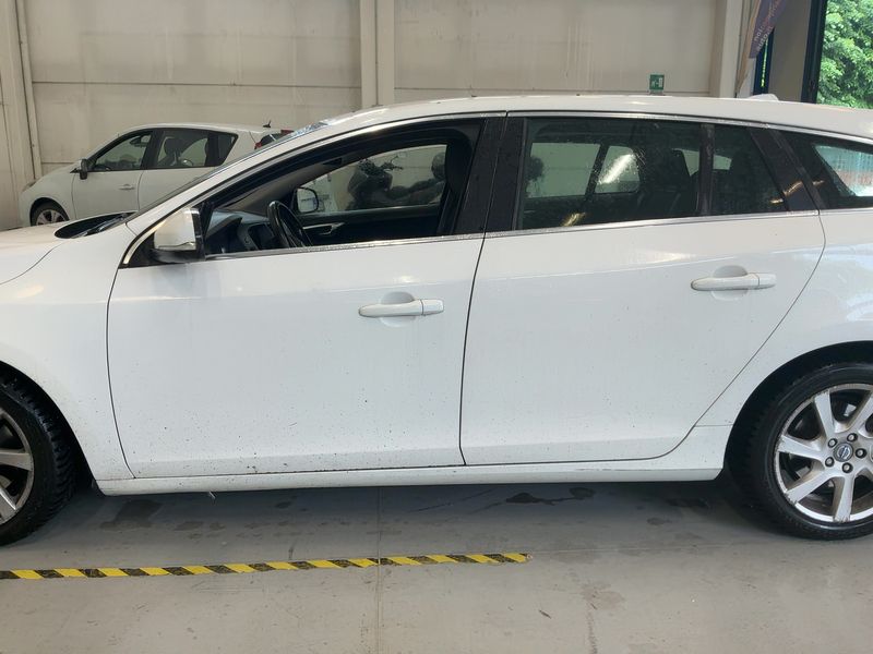 Volvo V60 2.0 D3 Momentum 2013 – снимка 4