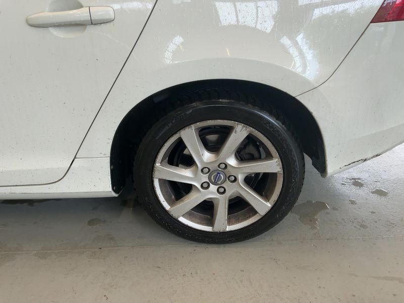 Volvo V60 2.0 D3 Momentum 2013 – снимка 5