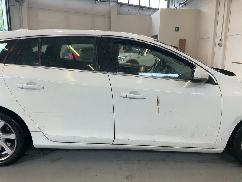 Volvo V60 2.0 D3 Momentum 2013 – снимка 10