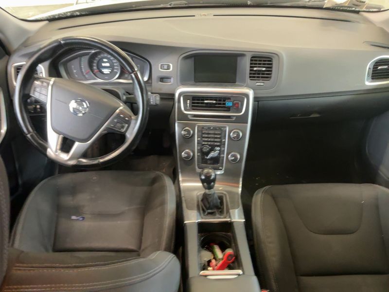 Volvo V60 2.0 D3 Momentum 2013 – снимка 17