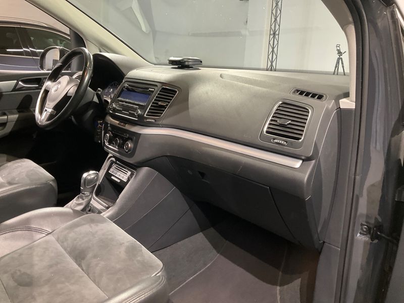 Volkswagen Sharan 2.0 TSI Highline 2011 – снимка 33