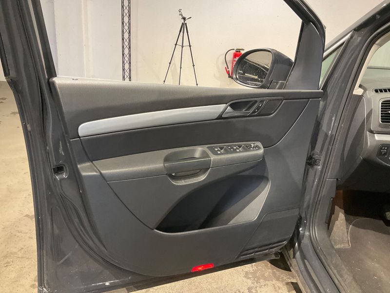 Volkswagen Sharan 2.0 TSI Highline 2011 – снимка 37