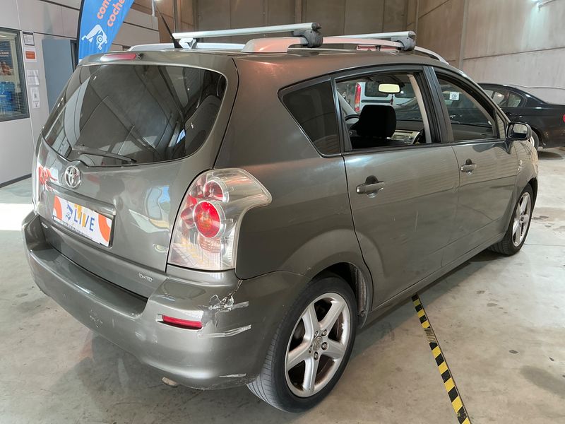 Toyota Corolla Verso 2.2 D-4D D-Cat Sport 2006 – снимка 2
