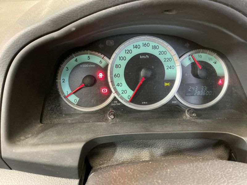 Toyota Corolla Verso 2.2 D-4D D-Cat Sport 2006 – снимка 4