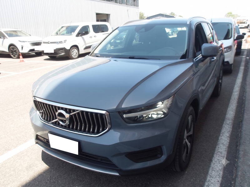 Volvo XC40 1.5 T4 Recharge Plug-in Hybrid Core 2WD 2022 – снимка 1
