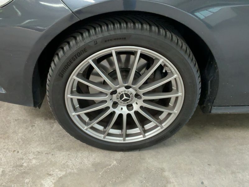 Mercedes-Benz E-Klasse E 250 CGI T BlueEfficiency Avantgarde 2011 – снимка 3