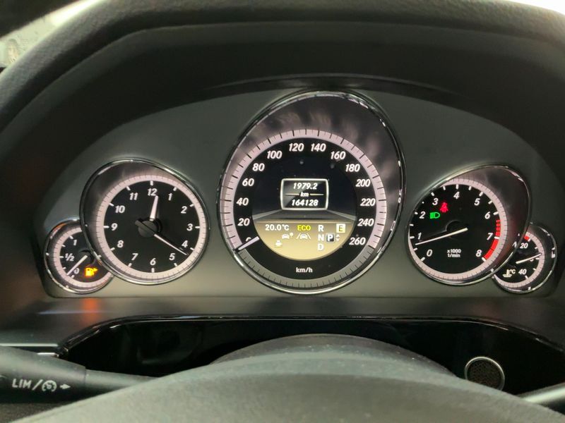 Mercedes-Benz E-Klasse E 250 CGI T BlueEfficiency Avantgarde 2011 – снимка 19