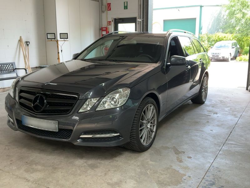 Mercedes-Benz E-Klasse E 250 CGI T BlueEfficiency Avantgarde 2011 – снимка 1