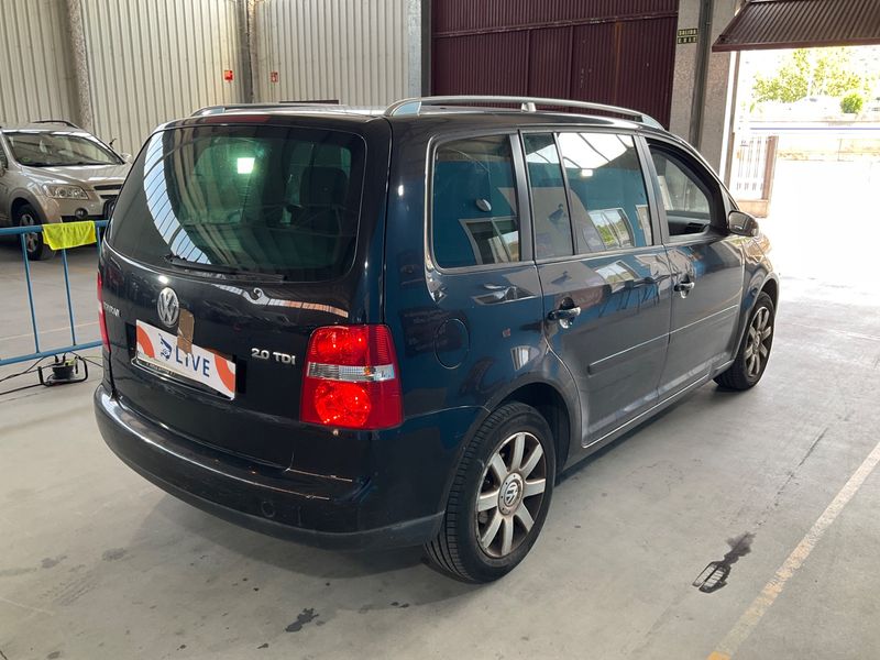 Volkswagen Touran 2.0 TDI Advance 2005 – снимка 2