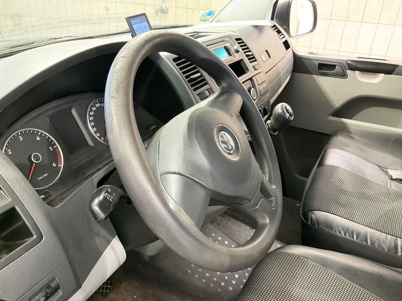 Volkswagen T5 Kombi 2.0 TDI 2012 – снимка 40