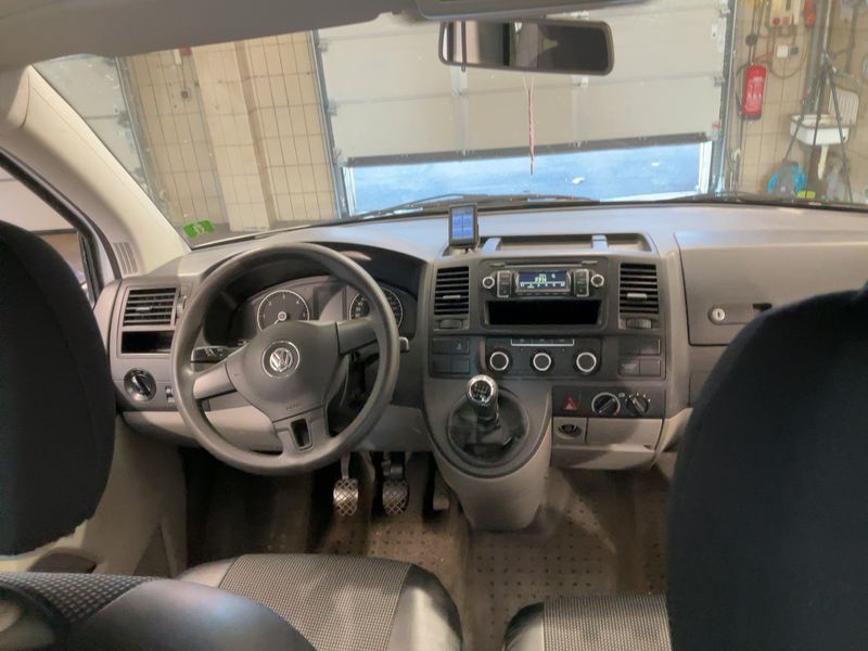 Volkswagen T5 Kombi 2.0 TDI 2012 – снимка 18