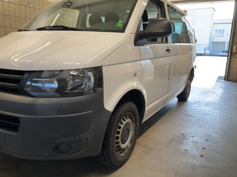 Volkswagen T5 Kombi 2.0 TDI 2012 – снимка 2