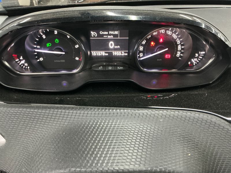 Peugeot 2008 1.6 e-HDi Allure 2014 – снимка 18