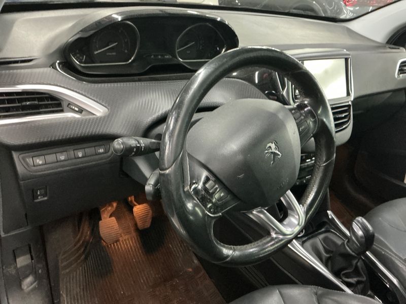 Peugeot 2008 1.6 e-HDi Allure 2014 – снимка 28