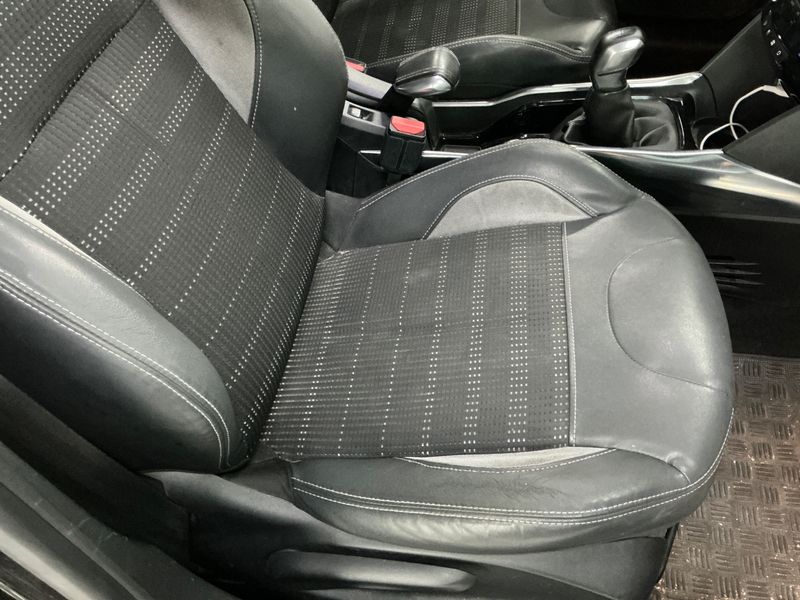 Peugeot 2008 1.6 e-HDi Allure 2014 – снимка 27