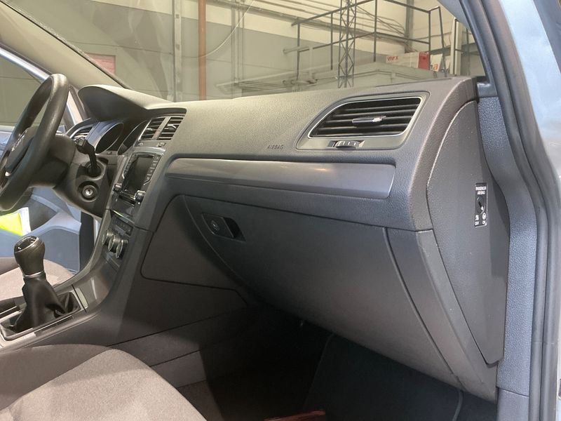 Volkswagen Golf VII 1.2 TSI Trendline BlueMotion Tech 2015 – снимка 30