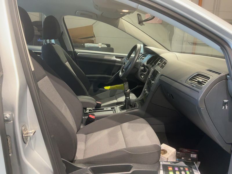 Volkswagen Golf VII 1.2 TSI Trendline BlueMotion Tech 2015 – снимка 17