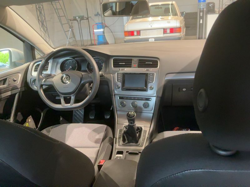 Volkswagen Golf VII 1.2 TSI Trendline BlueMotion Tech 2015 – снимка 18