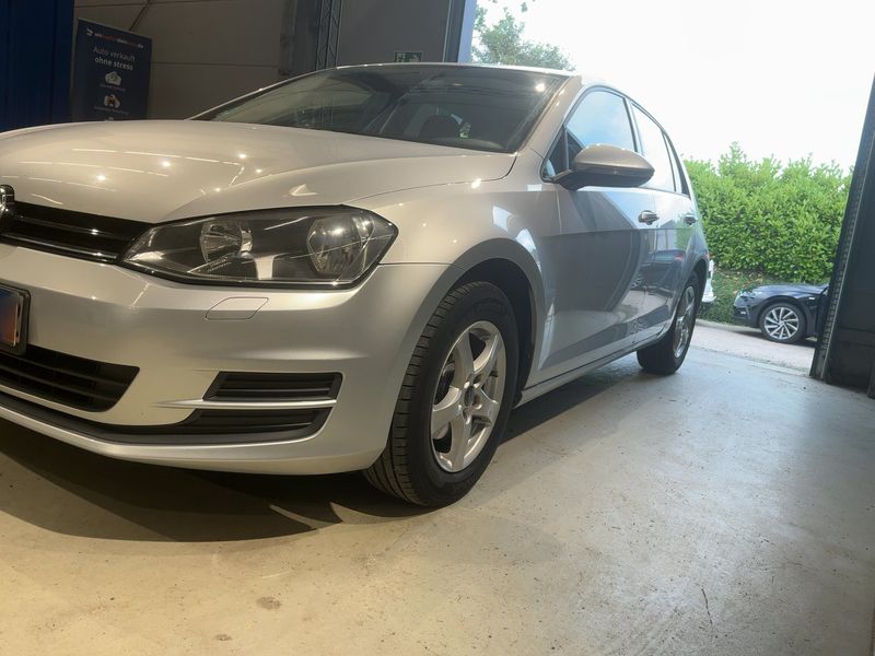 Volkswagen Golf VII 1.2 TSI Trendline BlueMotion Tech 2015 – снимка 2