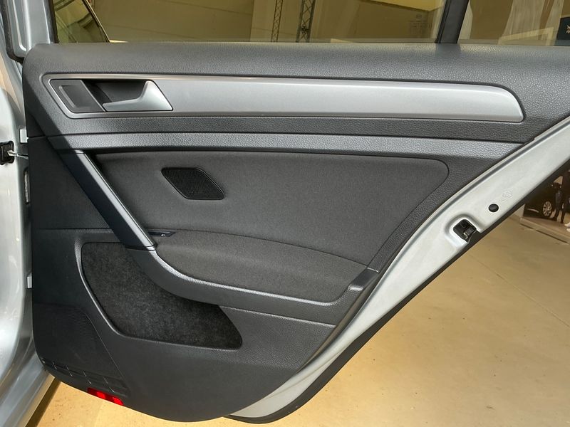 Volkswagen Golf VII 1.2 TSI Trendline BlueMotion Tech 2015 – снимка 28