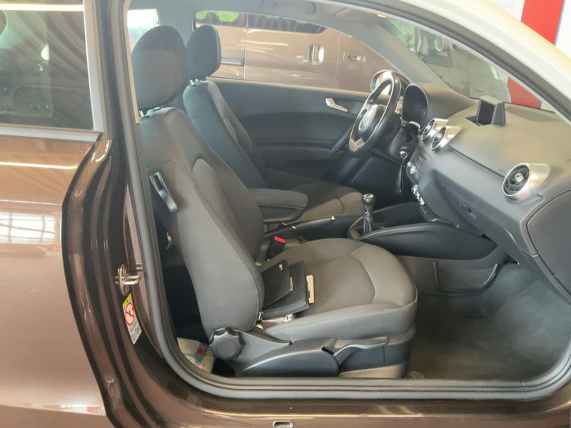 Audi A1 1.2 TFSI Attraction 2012 – снимка 16