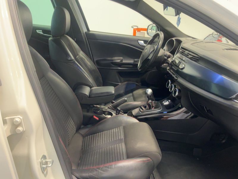 Alfa Romeo Giulietta 1.8 Turbo Quadrifoglio Verde 2013 – снимка 16